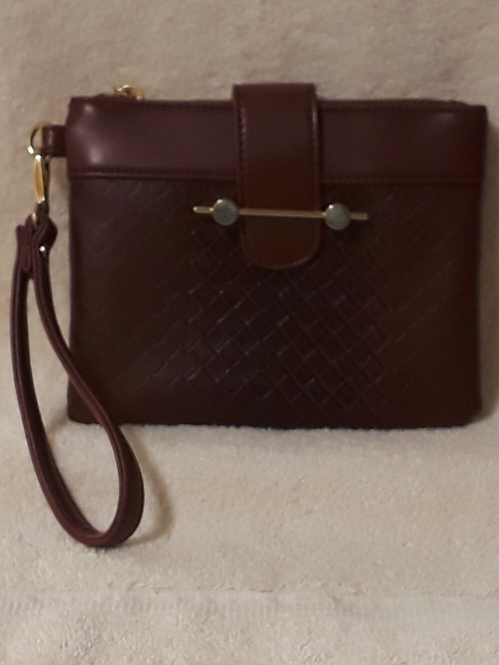 Wristlet Textured Burgundy Ombre Zip Clutch Gold Tone C Logo Hardware